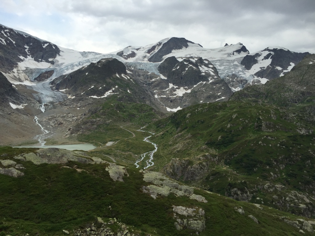 Nieve, ríos, glaciares, bosques, túneles y ruta